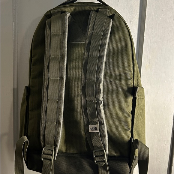 The North Face Classic Commuter Laptop Daypack - Picture 6 of 9
